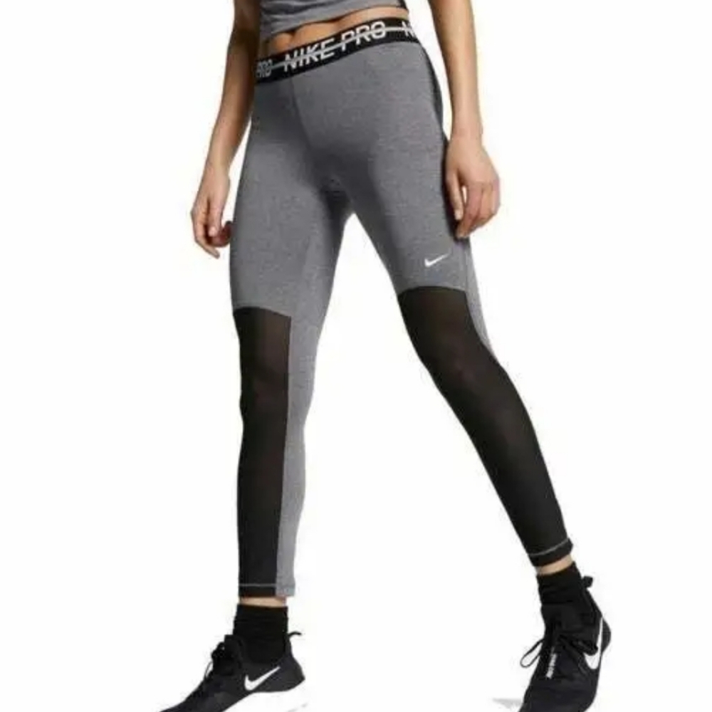 Nike Pro Heatherized 7/8 Leggings in black. Size small. In perfect used conditio